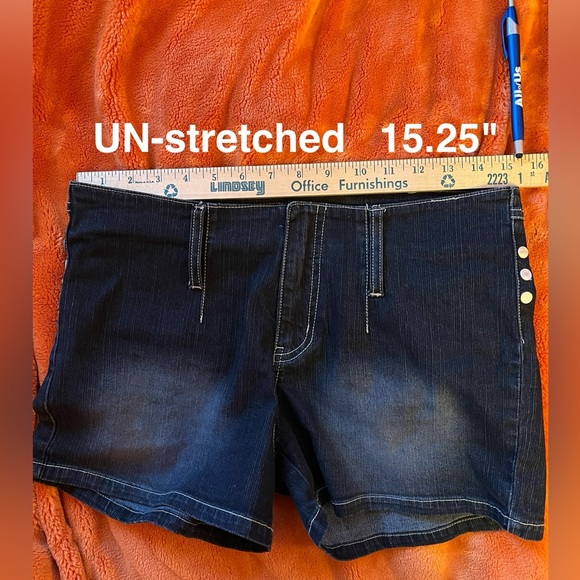 Stretch Denim Short-Shorts w/Denim Belt - Picture 14 of 16
